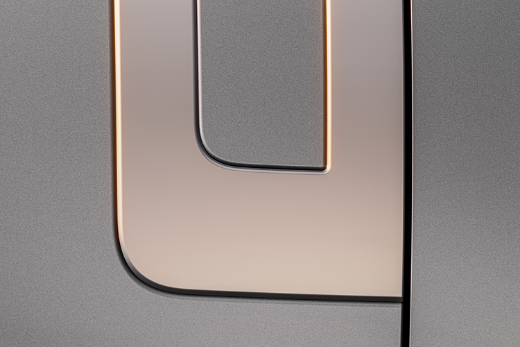 Điều này lý giải nguyên nhân tại sao nguyên mẫu tiền sản xuất của Range Rover Electric được đưa đi thử nghiệm ở những nơi có điều kiện khắc nghiệt nhất trên thế giới từ các hồ băng -40°C tại Bắc Cực cho đến nắng nóng lên đến 50°C ở vùng sa mạc Trung Đông.