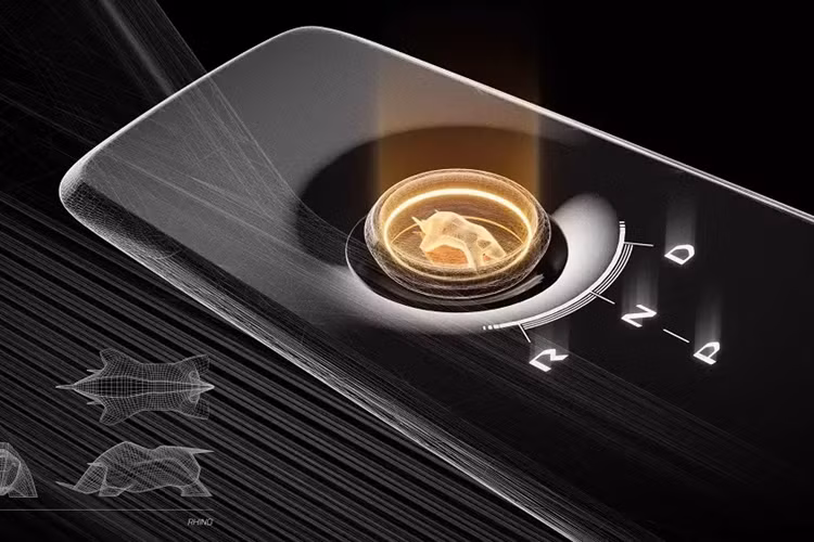 SUV điện Suzuki eVX Concept sở hữu thiết kế ngoại thất khá ấn tượng với gầm cao, đầu xe thẳng đứng, bộ vành hợp kim khí động lực học cỡ lớn và hệ thống đèn LED bắt mắt. Mẫu ô tô điện này không có lưới tản nhiệt đồng thời đi kèm nắp ca-pô nằm cao.