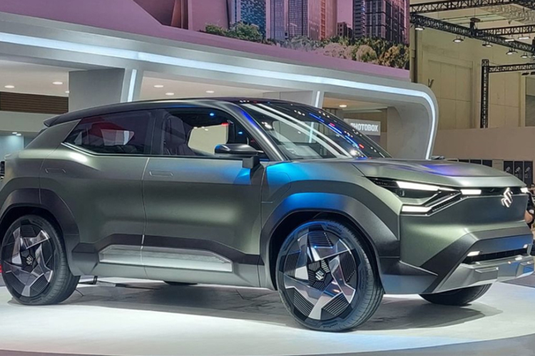 Nằm bên trong thân vỏ của mẫu xe concept này là khung gầm dành riêng cho ô tô điện do Suzuki, Toyota và Daihatsu phát triển. Xe sở hữu kích thước dài x rộng x cao lần lượt 4.300 x 1.800 x 1.600 mm và chiều dài cơ sở 2.700 mm. Như vậy, mẫu xe này có kích thước khá tương đồng với VinFast VF6.