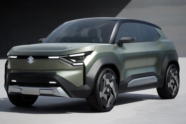 Bên trong Suzuki eVX Concept là không gian nội thất đậm chất tương lai với vô lăng 2 chấu hình chữ nhật, màn hình cỡ lớn đặt nổi trên mặt táp-lô và cửa gió điều hòa nằm dọc độc đáo. Nằm giữa 2 cửa gió trung tâm là các nút cảm ứng để chỉnh điều hòa. Thêm vào đó là cụm điều khiển trung tâm với thiết kế lơ lửng, đi kèm núm xoay chuyển số tích hợp đèn và tạo hình con tê giác bên trong.