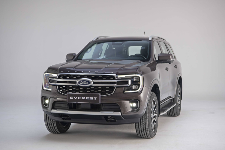 Ford Everest Platinum 2024 ra mat Viet Nam, gia ban van la an so
