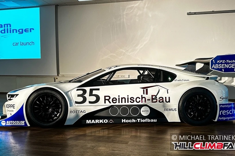 Các đường nét mềm mại quen thuộc trên chiếc BMW i8 đã được thay thế bằng nhiều chi tiết ngoại thất hầm hố, tương tự các gói độ thân rộng của Liberty Walk. Cơ cấu cửa cánh bướm vẫn được giữ lại.