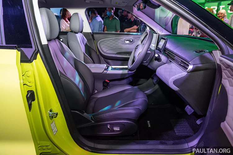 "Trái tim" của Dongfeng Box EV tại Malaysia là mô-tơ điện nằm trên cầu trước, tạo ra công suất tối đa 95 mã lực và mô-men xoắn cực đại 160 Nm. Nhờ đó, xe có thể đạt vận tốc tối đa 140 km/h. Ngoài ra, xe còn được trang bị cụm pin 31,45 kWh ở bản E2 và 42,3 kWh ở bản E3.