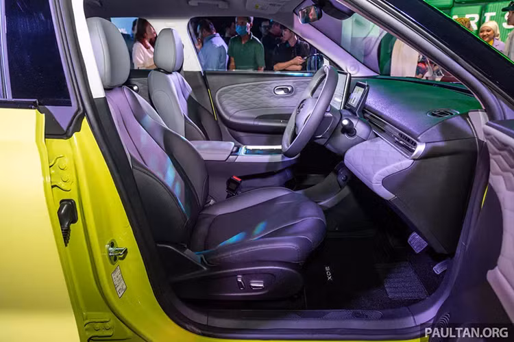 "Trái tim" của Dongfeng Box EV tại Malaysia là mô-tơ điện nằm trên cầu trước, tạo ra công suất tối đa 95 mã lực và mô-men xoắn cực đại 160 Nm. Nhờ đó, xe có thể đạt vận tốc tối đa 140 km/h. Ngoài ra, xe còn được trang bị cụm pin 31,45 kWh ở bản E2 và 42,3 kWh ở bản E3.