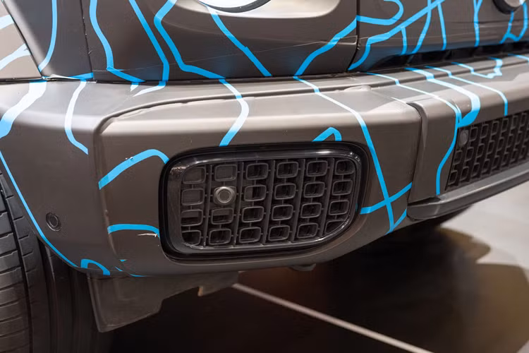 Bên cạnh đó, EQG còn có một chức năng đặc biệt mang tên G-Turn, cho phép xe quay 360 độ tại chỗ. Tính năng này sẽ phát huy tác dụng trong những trường hợp cần xoay xở trong không gian hẹp.