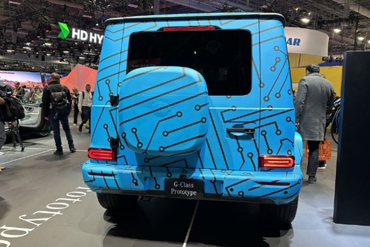 Dự kiến, xe sẽ chính thức ra mắt vào cuối năm 2024. Đội hình G-Class trong những năm tới còn được bổ sung thêm thành viên là G-Class mini thuần điện nhưng chưa rõ thời điểm ra mắt chính xác.