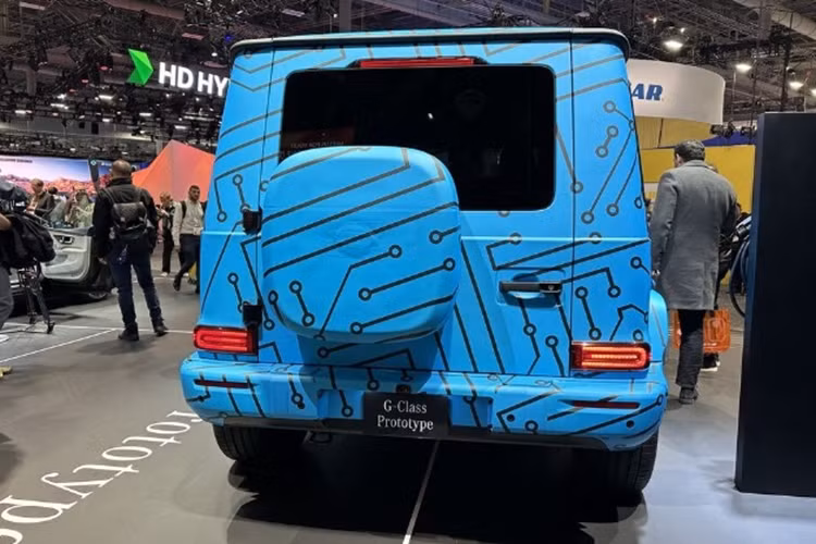 Dự kiến, xe sẽ chính thức ra mắt vào cuối năm 2024. Đội hình G-Class trong những năm tới còn được bổ sung thêm thành viên là G-Class mini thuần điện nhưng chưa rõ thời điểm ra mắt chính xác.