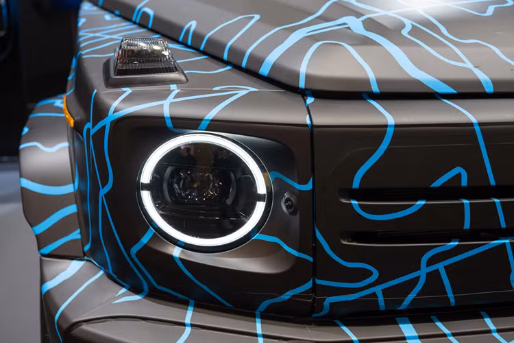 Ngoài ra, EQG cũng được bổ sung một vài chi tiết nhằm tăng tính khí động học như bộ vành đúc đặc biệt và các khe gió nhỏ ở vòm bánh sau.