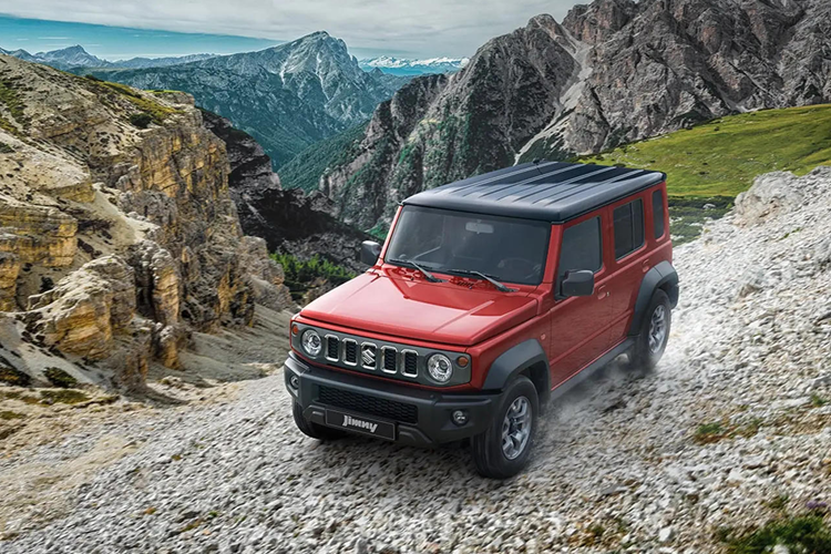 Quốc gia ASEAN thứ 2 mà mẫu xe này xuất hiện là Philippines, đồng thời chính thức bán ra Suzuki Jimny 5 cửa với 3 phiên bản có giá dao động từ 1,558 đến 1,708 triệu Peso (tương đương 680 – 746 triệu đồng).