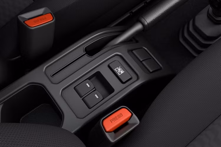 Trong khi đó, ông Norihide Takei, Giám đốc kiêm Tổng Giám đốc Bộ phận Ô tô của Suzuki Philippines nhấn mạnh Jimny là mẫu xe địa hình nhẹ, nhỏ gọn, chân thực, có khả năng chinh phục nhiều địa hình đa dạng. “Hãy sẵn sàng cho những cuộc hành trình tuyệt vời và trải nghiệm vẻ đẹp của những địa điểm chưa được khám phá mà chỉ Jimny mới có thể mang lại cho bạn.”- ông Takei nói.