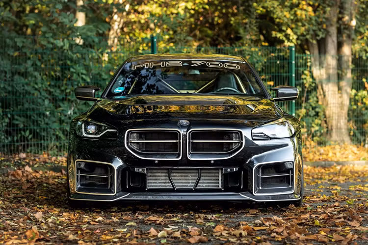Giờ đây, Manhart độ BMW M2 thành một chiếc xe không chỉ vượt mặt Porsche và Mercedes mà còn có thể khiến một số siêu xe chính hiệu phải “khiếp sợ”.