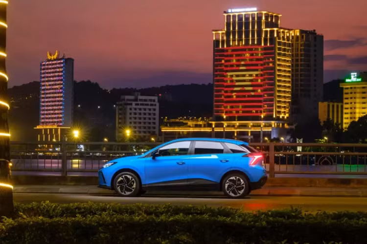 Như thông tin đã đưa, MG4 2024 chạy điện vốn là phiên bản dành cho thị trường quốc tế của mẫu xe Mulan hiện đang bán ở Trung Quốc. Được phát triển dựa trên nền tảng Modular Scalable Platform (MSP).