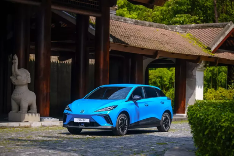 MG4 sở hữu kích thước dài x rộng x cao lần lượt là 4.287 x 1.836 x 1.504 mm, chiều dài cơ sở 2.705 mm và bán kính vòng quay tối thiểu 5,3 m. Được định vị trong phân khúc xe cỡ C, MG4 sở hữu ngoại thất khá độc đáo khi kết hợp giữa hai phân khúc crossover và hatchback.