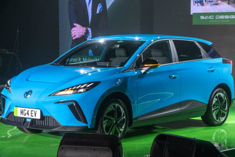 Chưa dừng ở đó, mẫu xe điện Trung Quốc này còn có chức năng V2L, giúp cung cấp nguồn điện cho các thiết bị bên ngoài với công suất 2,2 kW, đáp ứng nhu cầu sử dụng điện cho các thiết bị phục vụ hoạt động ngoài trời như cắm trại, dã ngoại.