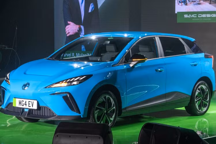 Chưa dừng ở đó, mẫu xe điện Trung Quốc này còn có chức năng V2L, giúp cung cấp nguồn điện cho các thiết bị bên ngoài với công suất 2,2 kW, đáp ứng nhu cầu sử dụng điện cho các thiết bị phục vụ hoạt động ngoài trời như cắm trại, dã ngoại.