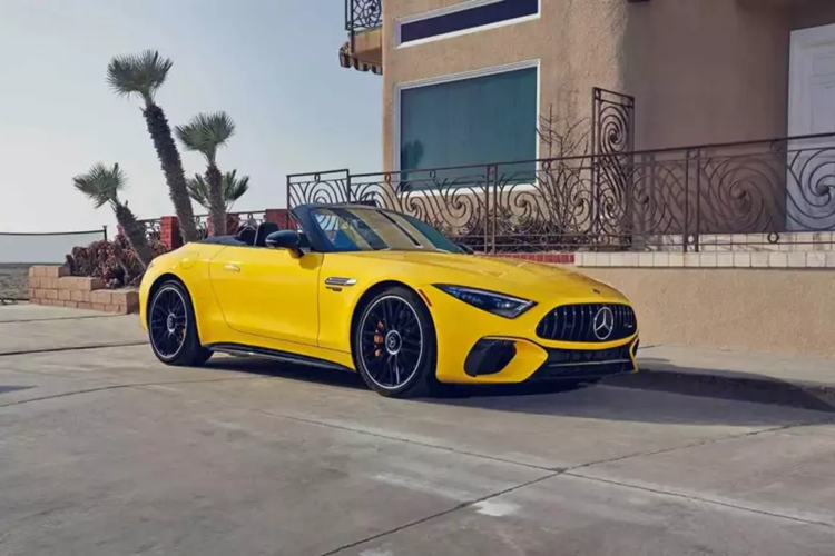 Vào giữa năm ngoái, Mercedes-Benz Việt Nam đã công bố sẽ ra mắt 1 loạt xe mới trong năm 2023, trong số này có cái tên rất nổi bật, đó chính là Mercedes-AMG SL63 2024 mới, 1 trong các sản phẩm đỉnh cao nhất trong phân khúc xe thể thao mui trần tốc độ của hãng xe với logo ngôi sao 3 cánh.