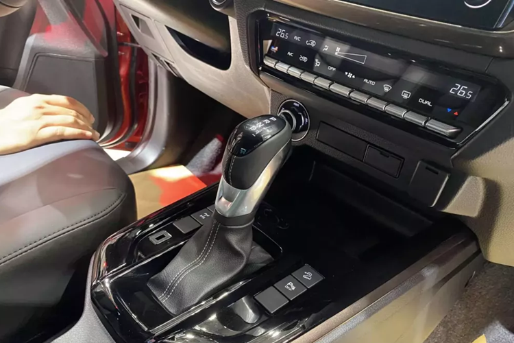 Xe vẫn có động cơ diesel như phiên bản cũ, đó là máy 4 xi-lanh, tăng áp, dung tích 1.9L với công suất tối đa 150 mã lực và mô-men xoắn cực đại 350 Nm. Đáng tiếc là động cơ 4 xi-lanh, dung tích 3.0L, sản sinh công suất tối đa 190 mã lực và mô-men xoắn cực đại 450 Nm không có.