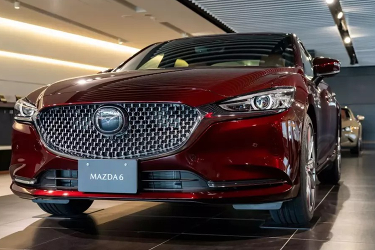 Ông Kazuyoshi Todo - Giám đốc bán hàng của Mazda Nhật Bản nhận xét: "Atenza và Mazda6 được nhiều khách hàng yêu thích lâu nay, với doanh số lũy kế đạt 226.437 chiếc tại Nhật Bản", ông Todo nói. "Các mẫu crossover mới sẽ thế chỗ Mazda6 và chúng tôi sẽ tiếp tục mang đến cho khách hàng trải nghiệm lái thú vị, phù hợp với thời đại mới".