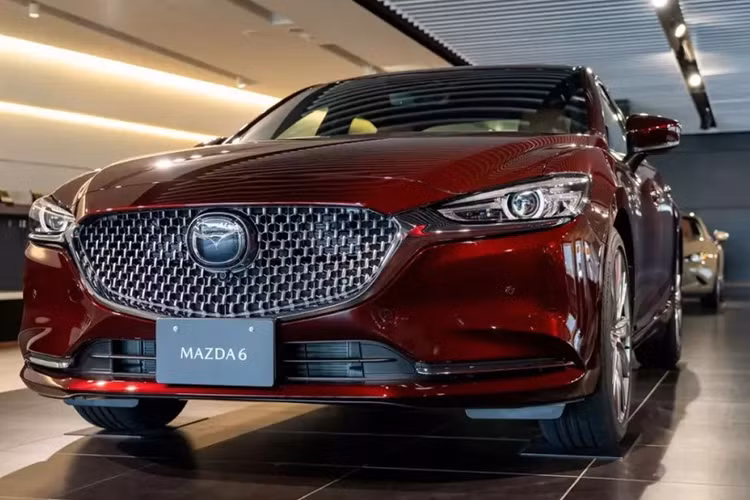 Ông Kazuyoshi Todo - Giám đốc bán hàng của Mazda Nhật Bản nhận xét: "Atenza và Mazda6 được nhiều khách hàng yêu thích lâu nay, với doanh số lũy kế đạt 226.437 chiếc tại Nhật Bản", ông Todo nói. "Các mẫu crossover mới sẽ thế chỗ Mazda6 và chúng tôi sẽ tiếp tục mang đến cho khách hàng trải nghiệm lái thú vị, phù hợp với thời đại mới".