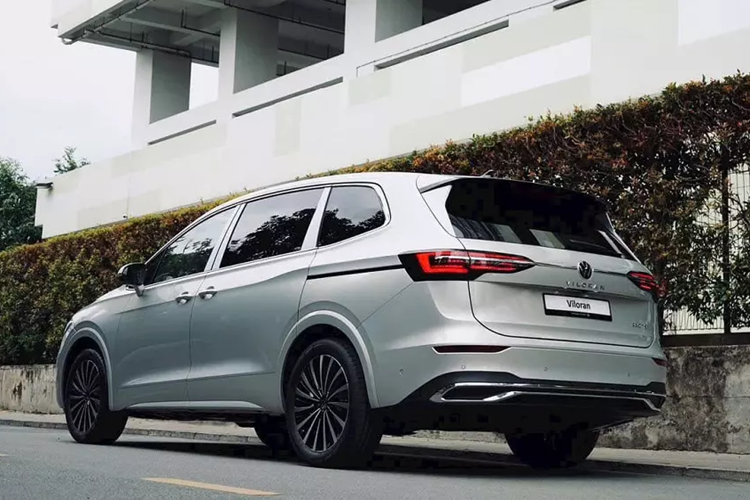 So với mức cộng dồn 2.473 xe của đối thủ trực tiếp là Kia Carnival trong nửa đầu năm nay, doanh số Volkswagen Viloran bán kém đáng kể. Tuy nhiên, kết quả bán hàng của Viloran vẫn khá ấn tượng vì mẫu xe này có giá không hề rẻ, dao động từ 1,989 - 2,188 tỷ đồng.
