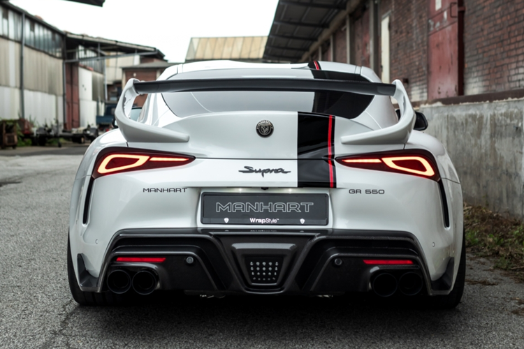 Chiếc GR Supra này còn được trang bị bộ mâm xe hợp kim Concave One 20 inch mới, kết hợp với các miếng spacer để đem đến một vẻ ngoài bệ vệ hơn.