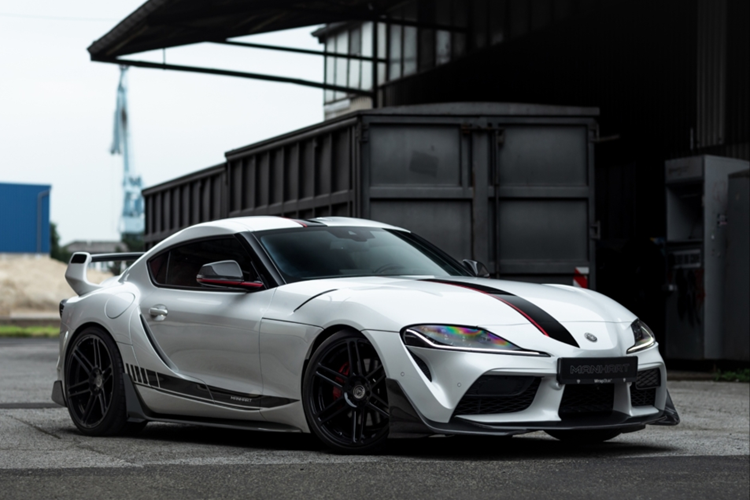 Dù chuyên nâng cấp những mẫu xe thể thao châu Âu, điển hình là xe Đức nhưng thương hiệu Manhart Performance vẫn có khả năng độ những mẫu xe khác như chiếc Toyota GR Supra thể thao với các nâng cấp về hiệu suất, khả năng xử lý và tính khí động học.