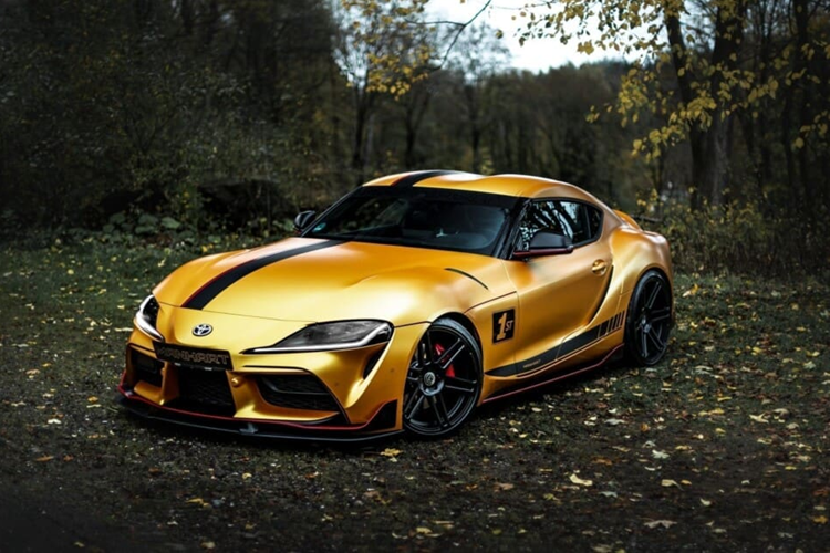 Chiếc xe thể thao cũng đã được hạ thấp nhờ một bộ lò xo H&amp;R hoặc hệ thống treo cuộn dây KW, cải thiện hơn nữa khả năng xử lý xe. Manhart không thay đổi về các chi tiết nội thất nhưng nếu khách hàng yêu cầu, hãng độ vẫn có thể đáp ứng.