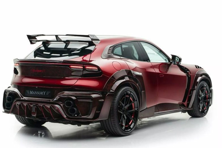 Ferrari Purosangue được trang bị động cơ V12 6.5 lít, sản sinh công suất 715 mã lực và mô-men xoắn 715 Nm Hãng độ đã nâng cấp khối động cơ này thông qua việc lập trình lại ECU, hệ thống ống xả mới với bộ điều khiển cánh gió và bộ chuyển đổi xúc tác thể thao, đưa công suất tăng lên 745 mã lực và mô-men xoắn 730 Nm.