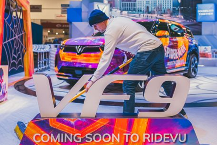 Sự kiện báo chí của VinFast tại CES 2024 sẽ diễn ra vào lúc 10h15 sáng (theo giờ Mỹ), ngày 9/1/2024 tại gian trưng bày 6417 thuộc Trung tâm Triển lãm Las Vegas. Gian hàng cũng sẽ mở cửa cho công chúng và những chương trình lái thử sẽ được tổ chức từ ngày 09-12/01/2024.