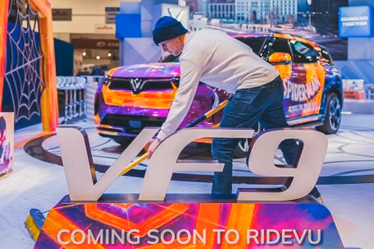 Sự kiện báo chí của VinFast tại CES 2024 sẽ diễn ra vào lúc 10h15 sáng (theo giờ Mỹ), ngày 9/1/2024 tại gian trưng bày 6417 thuộc Trung tâm Triển lãm Las Vegas. Gian hàng cũng sẽ mở cửa cho công chúng và những chương trình lái thử sẽ được tổ chức từ ngày 09-12/01/2024.