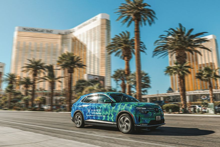 Nếu mẫu xe concept sẽ là một ẩn số bất ngờ thì mẫu minicar VF3 mà VinFast sẽ chính thức giới thiệu tới công chúng toàn cầu tại CES 2024 hứa hẹn sẽ “gây bão” khi cung cấp thêm một lựa chọn mới cho thị trường xe điện.