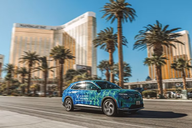 Nếu mẫu xe concept sẽ là một ẩn số bất ngờ thì mẫu minicar VF3 mà VinFast sẽ chính thức giới thiệu tới công chúng toàn cầu tại CES 2024 hứa hẹn sẽ “gây bão” khi cung cấp thêm một lựa chọn mới cho thị trường xe điện.