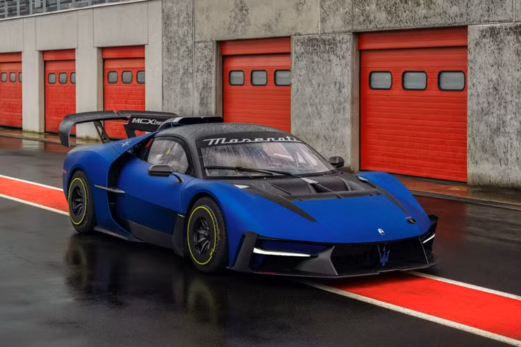 Tuy nhiên, trước khi bắt đầu tiến hành giao xe đến tay khách hàng, thương hiệu hiện đang tiến hành một loạt thử nghiệm để đảm bảo mẫu xe này có thể hoạt động trơn tru trên đường đua. Maserati MCXtrema 2024 mới được biết đến là một mẫu xe đua phát triển dựa trên MC20.