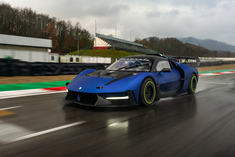 Thú vị hơn, Maserati đã tiết lộ chương trình MCXperience hứa hẹn sẽ đưa các chủ sở hữu hòa mình vào thế giới đua xe Maserati với sự hỗ trợ và chỉ dẫn của những tay đua chuyên nghiệp và kỹ thuật viên tại Maserati Corse Service.