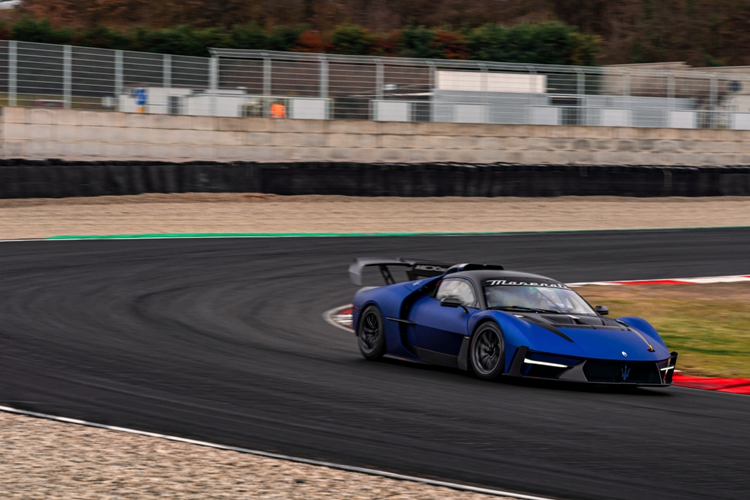 Ngoài ra, thương hiệu cũng cho ra mắt thêm biến thể BEASTspoke. Maserati cũng đồng thời cho phép khách hàng thêm một số vào màu sơn cũng như chọn màu sắc cho vô lăng.