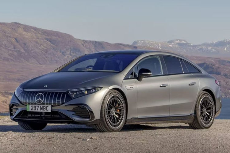  Mercedes-AMG EQS 53 Sedan 2023 – Giá bán từ 147.550 USD (khoảng 3,6 tỷ đồng) Mercedes-AMG EQS 53 là mẫu xe điện đầu tiên của thương hiệu đeo huy hiệu AMG. Đây cũng là mẫu sedan chạy điện có giá bán đắt nhất của hãng từ trước đến nay. Giá bán của Mercedes-AMG EQS 53 khởi điểm từ 147.550 USD (khoảng 3,6 tỷ đồng).