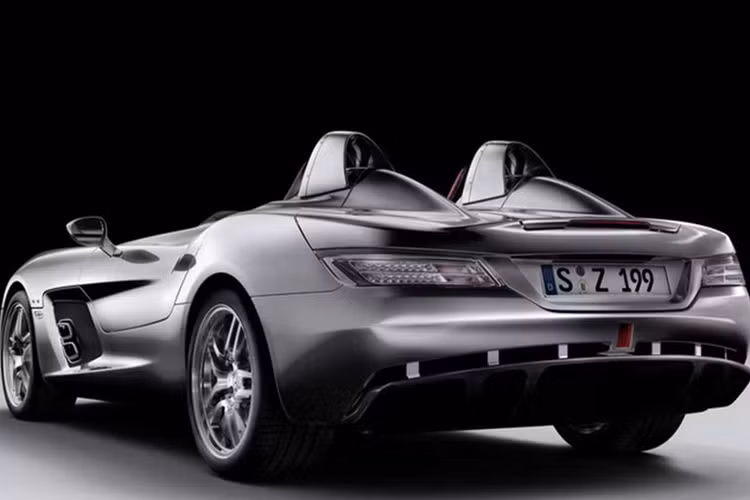 Mercedes-Benz SLR Stirling Moss 2010 là một trong những mẫu xe như vậy và nó có giá bán lên tới 859.000 USD (khoảng 20,9 tỷ đồng) ở thời điểm năm 2009, giá quy đổi hiện tại vào khoảng 1,268 triệu USD (~30,84 tỷ VNĐ). Đây là mẫu xe tri ân chiến thắng kỷ lục của Stirling Moss và tay lái phụ Denis Jekinson cùng chiếc Mercedes-Benz 300 SLR tại giải đua xe Mille Miglia diễn ra tại Ý vào năm 1955.