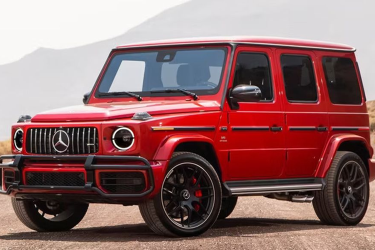  Mercedes-AMG G63 2023 – Giá bán từ 179.000 USD (khoảng 4,36 tỷ đồng) Mercedes-AMG G63 2023 được coi là chiếc xe địa hình thể thao đa dụng cao cấp nhất thế giới hiện nay, và được xem là "ông vua" off-road trường tồn. Là chiếc SUV đầu bảng trong dòng G-Class của Mercedes-Benz, G63 2023 có giá bán khởi điểm từ 179.000 USD (khoảng 4,36 tỷ đồng).