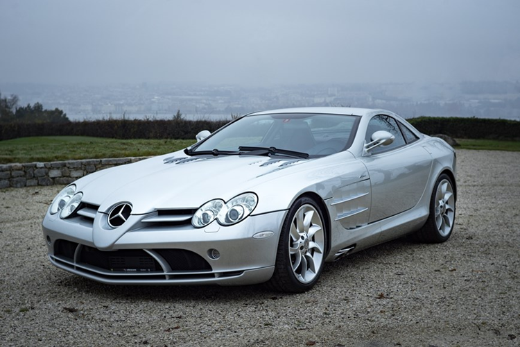 Vào thời điểm đó, giá xe Mercedes-Benz SLR McLaren bán ra khoảng 455.000 USD (khoảng 11 tỷ đồng). Nếu tính thời giá hiện tại do lạm phát, chiếc xe này có giá vào khoảng 750.000 USD (khoảng 18,2 tỷ đồng).