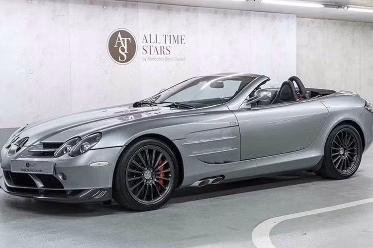 Hộp số sử dụng cho 722 S vẫn là loại tự động 5 cấp như tất cả các xe khác trong dòng SLR. Xe có khả năng tăng tốc 0-100km/h chỉ trong 3,7 giây, thêm chưa đến 7 giây để kim đồng hồ chỉ tốc độ 200km/h. Tốc độ cực đại của siêu xe này là 335km/h