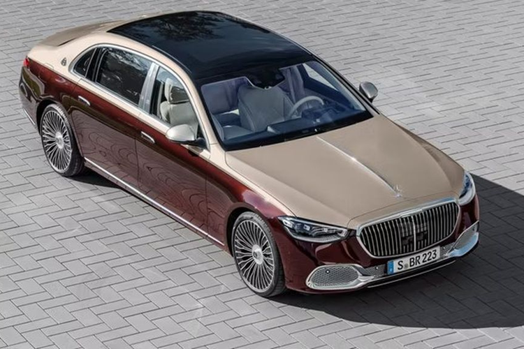  Mercedes-Maybach S680 4Matic 2023 - Giá bán từ 230.150 USD (khoảng 5,61 tỷ đồng) Mercedes-Maybach S680 được cho là phiên bản cao cấp nhất của dòng S-Class sang trọng. Ngay khi xuất hiện, Mercedes-Maybach S 680 4Matic lập tức khiến giới mộ điệu không khỏi bất ngờ về công nghệ cũng như thiết kế, bởi đây không chỉ là chiếc ô tô đơn thuần mà là một món trang sức xa xỉ, "độc, sang, cuốn nhất".