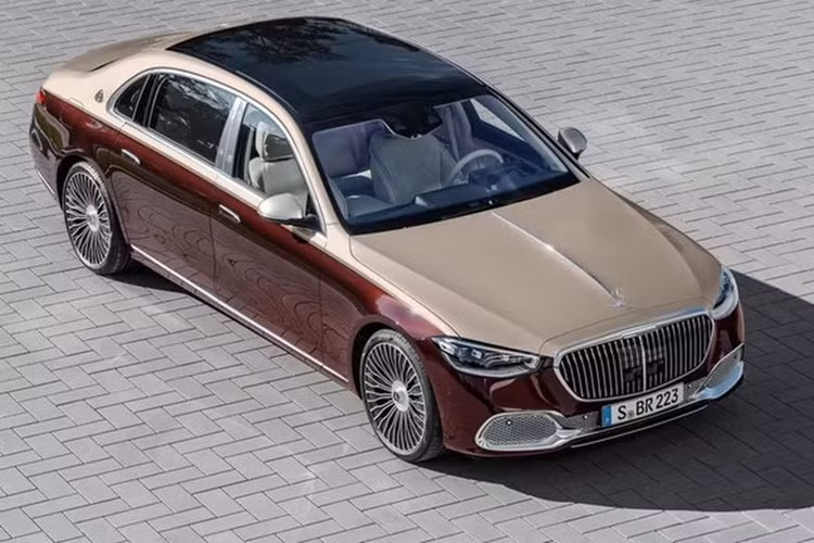  Mercedes-Maybach S680 4Matic 2023 - Giá bán từ 230.150 USD (khoảng 5,61 tỷ đồng) Mercedes-Maybach S680 được cho là phiên bản cao cấp nhất của dòng S-Class sang trọng. Ngay khi xuất hiện, Mercedes-Maybach S 680 4Matic lập tức khiến giới mộ điệu không khỏi bất ngờ về công nghệ cũng như thiết kế, bởi đây không chỉ là chiếc ô tô đơn thuần mà là một món trang sức xa xỉ, "độc, sang, cuốn nhất".