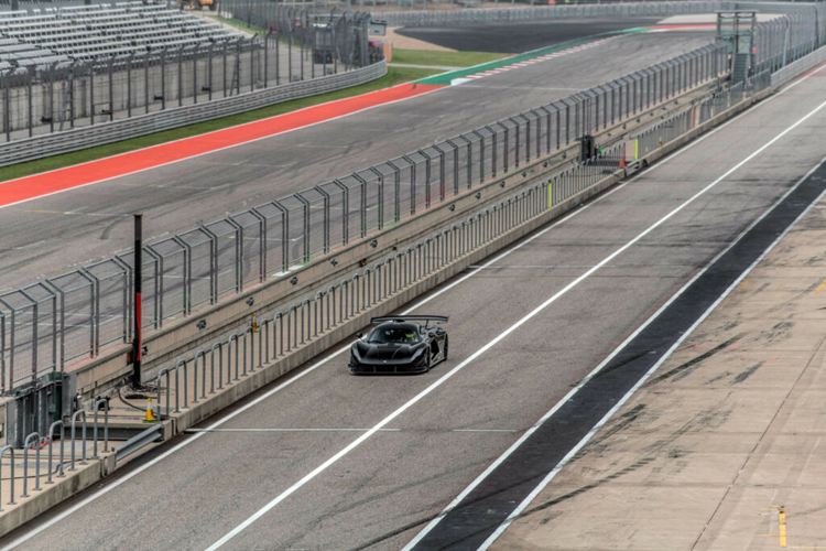 Theo Hennessey, phiên bản tiêu chuẩn của F5 hiện đã bán hết, tuy nhiên khách hàng vẫn có thể lựa chọn đặt hàng mẫu xe Venom F5 Roadster và Revolution. Theo dự kiến của thương hiệu, vào cuối năm, họ dự kiến sẽ đưa F5 chinh phục cột mốc tốc độ lên tới 483 km/h.