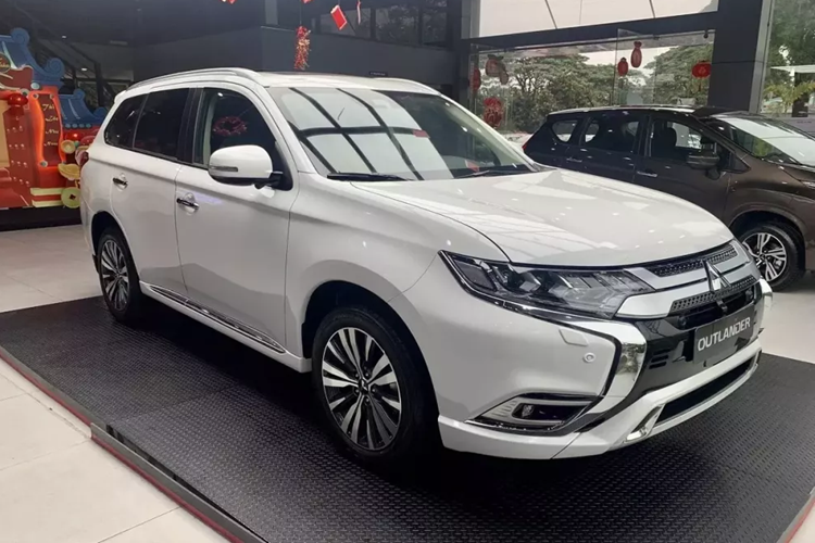 Trong tháng 6/2024 này, Mitsubishi Motor Việt Nam đang áp dụng chương trình khuyến mãi cho các mẫu xe của mình, bao gồm cả Mitsubishi Outlander.