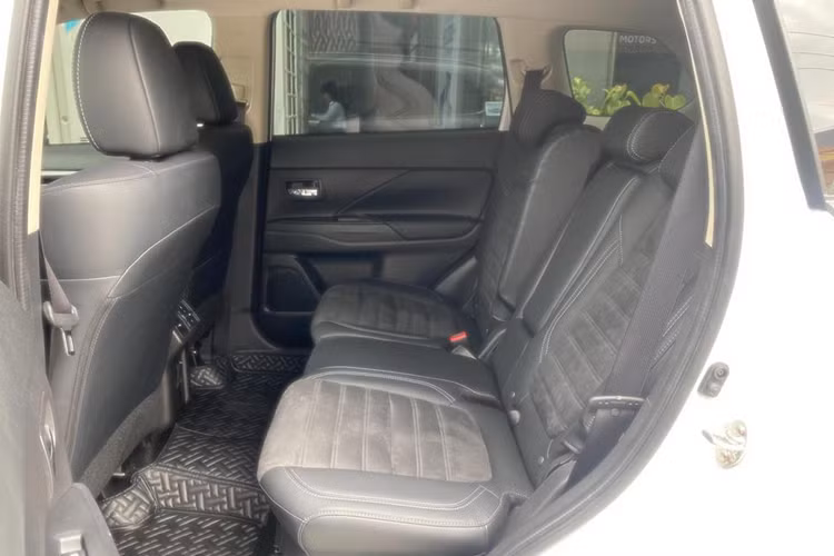 Tại Việt Nam, Mitsubishi Outlander vốn không phải là mẫu xe có doanh số quá cao. Trong tháng 5/2024, hãng Mitsubishi đã bán được 139 chiếc Outlander cho người Việt, tăng trưởng đến 124,1% theo xu hướng chung của toàn thị trường.