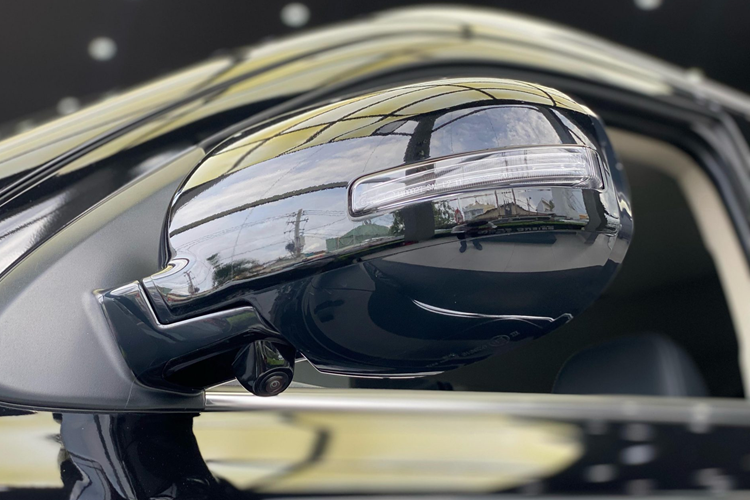 Đây là mẫu xe đã lâu không được nâng cấp về mặt thiết kế hay trang bị. Ngoài ra, trang bị tiện nghi và an toàn của mẫu xe này cũng thua kém so với các đối thủ cùng phân khúc.