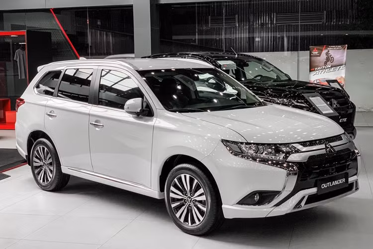 Cộng dồn từ đầu năm 2024 đến nay, mẫu xe này mới đạt doanh số 392 chiếc, khá khiêm tốn so với những đối thủ như Mazda CX-5, Ford Territory và Honda CR-V. Việc Mitsubishi Outlander bán không quá chạy cũng không phải là điều bất ngờ.
