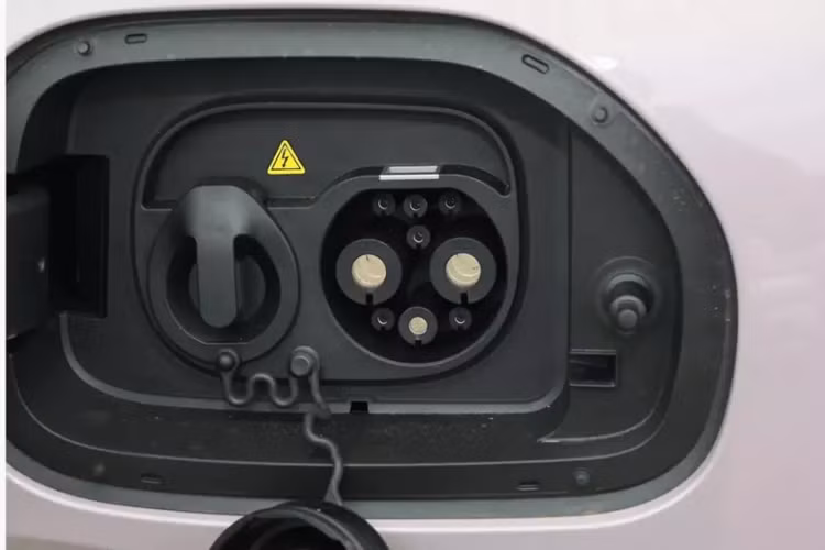 Cả hai mẫu xe đều được trang bị bộ pin lithium sắt phosphate do CATL cung cấp, với dung lượng lần lượt là 30,12 kWh và 40,16 kWh, kết hợp với hệ thống an toàn pin Shendun của Geely.