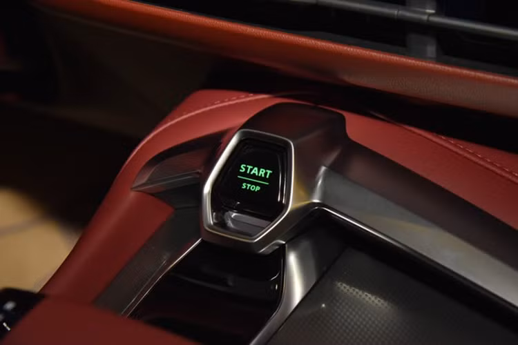 Cung cấp sức mạnh cho MG7 bản tiêu chuẩn là động cơ 1.5L tăng áp có công suất 167 mã lực, mô-men xoắn 275 Nm, kết hợp hộp số 7 cấp ly hợp kép ZF. Trong khi đó, hai bản cao cấp sẽ được trang bị máy 2.0L tăng áp có công suất 227 mã lực, mô-men xoắn 380 Nm, kết hợp số 8 cấp ZF.