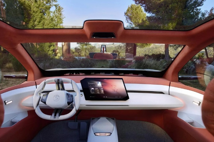 Về nội thất, chắc chắn khoang cabin của BMW X5 mới sẽ được thiết kế tối giản nhưng vẫn sở hữu hàng loạt tiện ích hàng đầu như: bảng taplo được đơn giản hóa với một màn trung tâm đứng giữa và một màn HUD hiển thị trên kính thay thế cho đồng hồ kỹ thuật số.